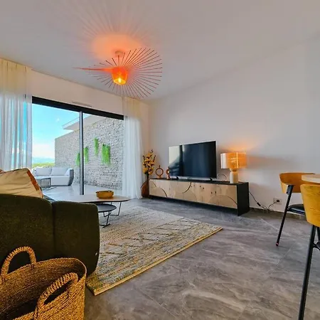 Le Galatee ,t2 Luxe Pieds Dans L'eau *