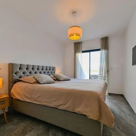 Le Galatee ,t2 Luxe Pieds Dans L'eau