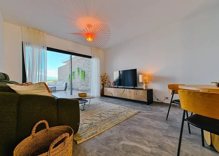 Le Galatee ,t2 Luxe Pieds Dans L'eau *