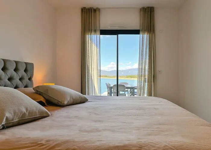 Le Galatee ,t2 Luxe Pieds Dans L'eau *