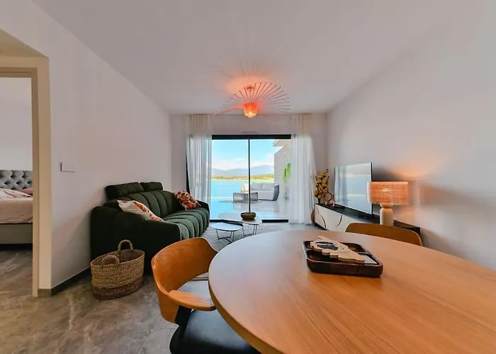 Le Galatee ,t2 Luxe Pieds Dans L'eau