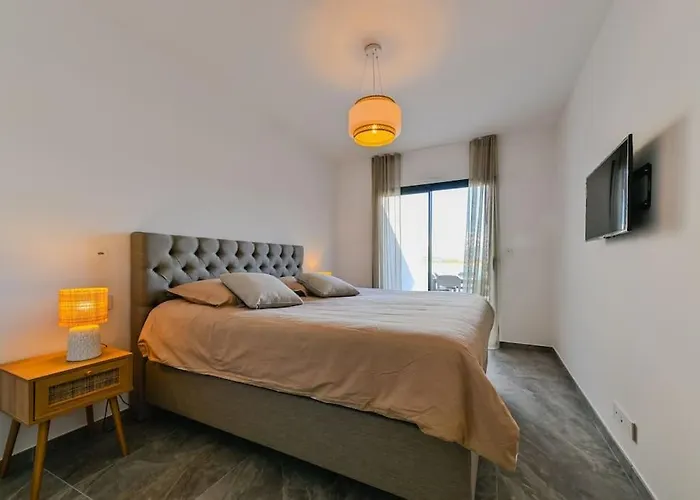 Le Galatee ,t2 Luxe Pieds Dans L'eau