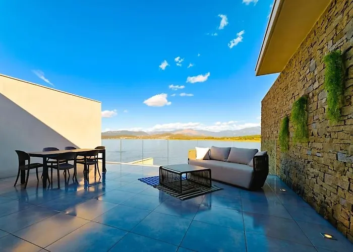 Le Galatee ,t2 Luxe Pieds Dans L'eau Daire *