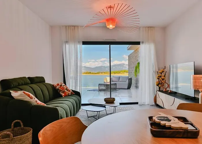 Le Galatee ,t2 Luxe Pieds Dans L'eau *